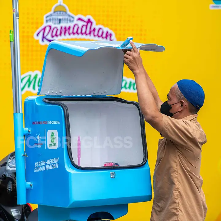 Box motor fiberglass tipe layanan service