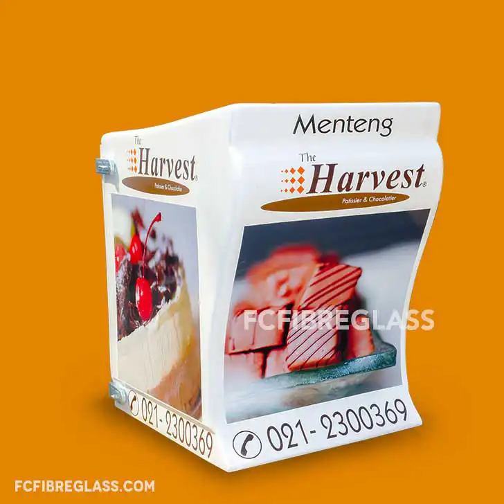 Box motor fiberglass custom untuk brand roti dan kue dengan desain visual produk yang menarik