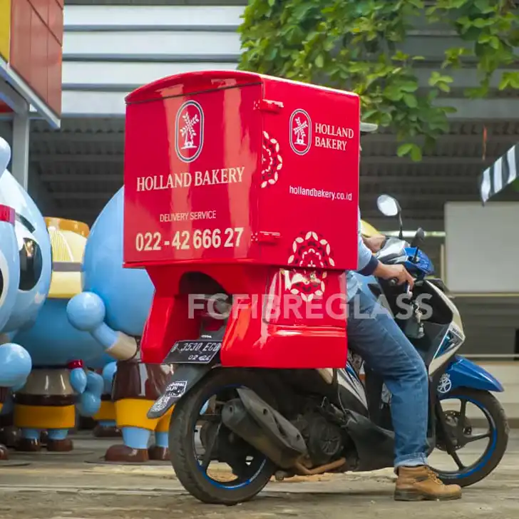 Box motor fiberglass custom Holland Bakery dengan desain kokoh dan kapasitas besar untuk delivery roti