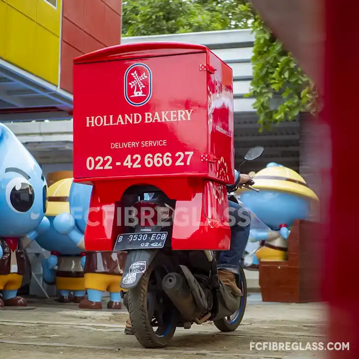 Box motor fiberglass Holland Bakery untuk delivery service dengan desain merah mencolok dan profesional