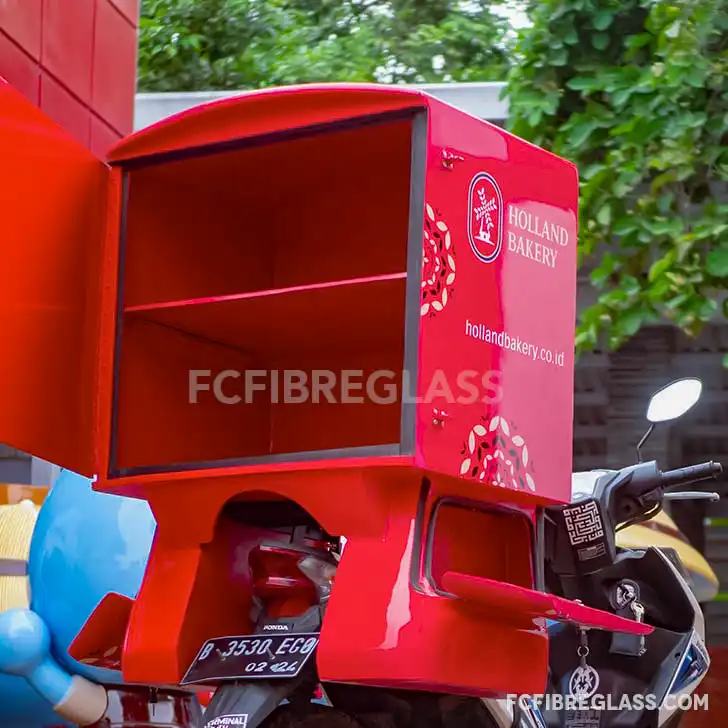 Box motor fiberglass Holland Bakery dengan rak dalam untuk delivery roti dan kue agar tetap rapi