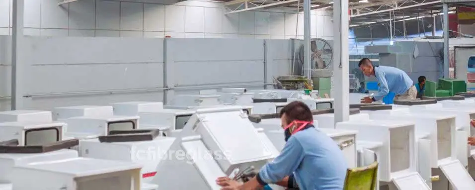 Produksi Produk Box Motor di Workshop Fiberglass 02