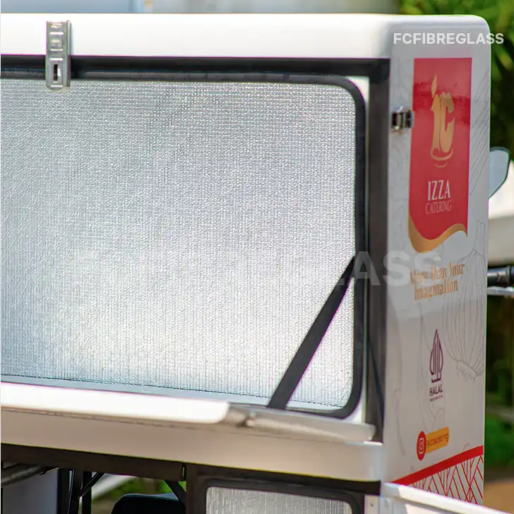 Ruang kompartemen luas box motor catering yang mampu menampung volume besar hingga ratusan box nasi.